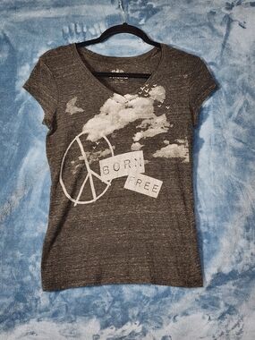 Mudd Charcoal V-Neck 'Born Free' Graphic Tee